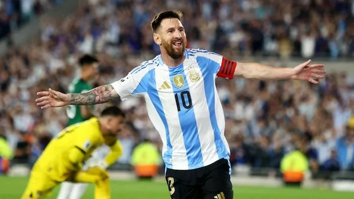 Messi cân bằng kỷ lục hat-trick quốc tế của Ronaldo